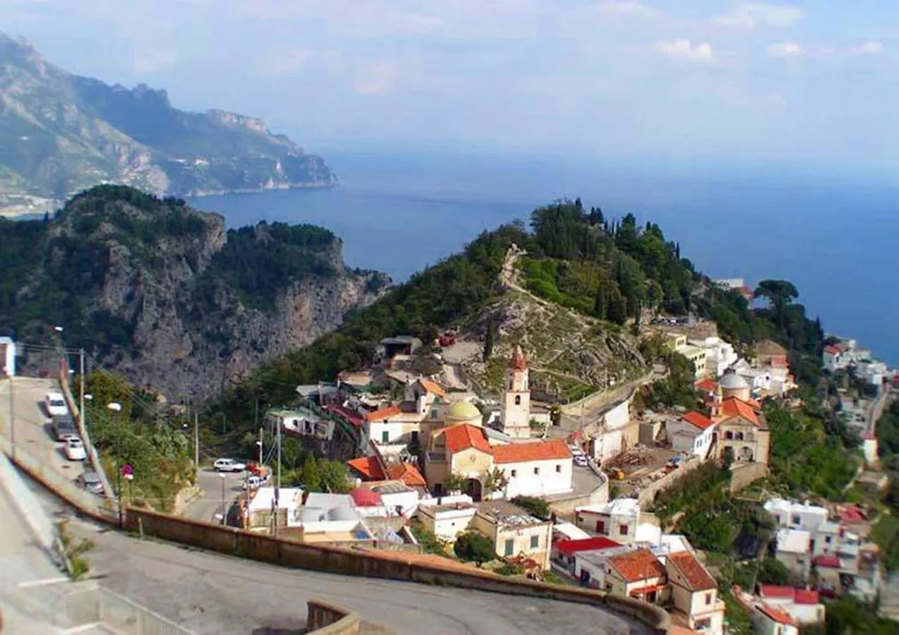 **  Aparthotel Amalfi Hills Italien
